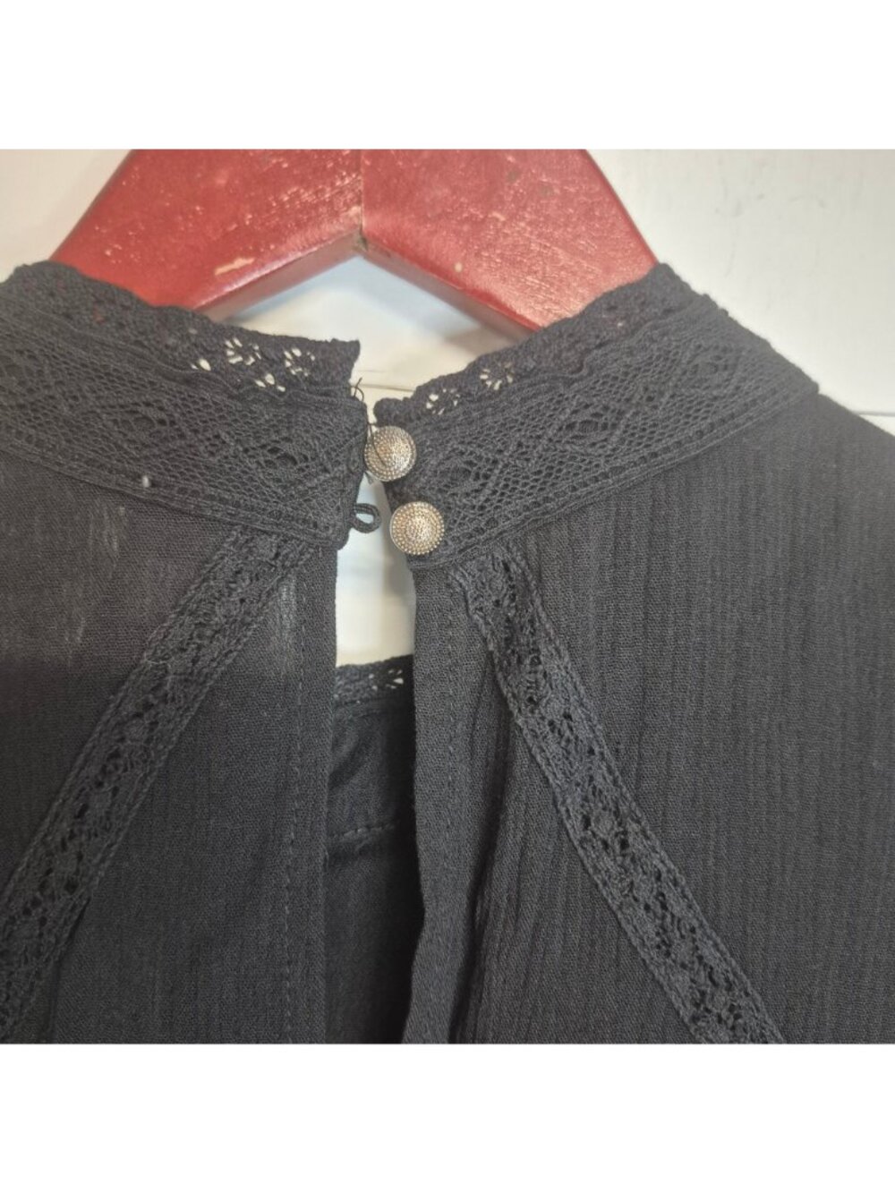 Blue Rain Women's Black Sleeveless Goth Lace Top With Keyhole Back - Picture 6 of 7